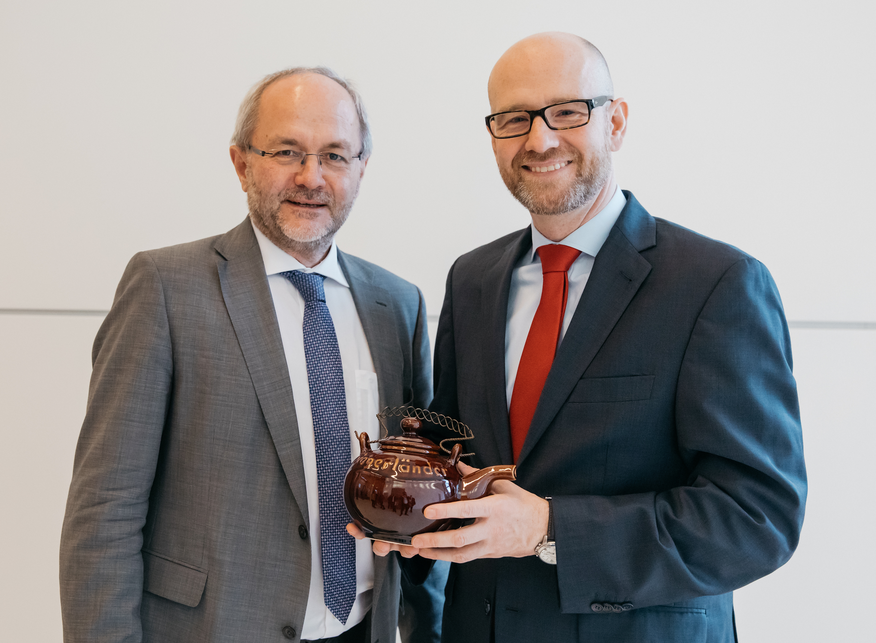 Volkmar Klein übergibt Siegerländer Mäckes