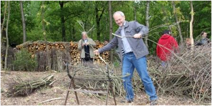 Volkmar Klein im historischen Hauberg Fellinghausen